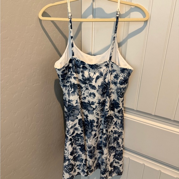 Abercrombie & Fitch floral traveler dress - Picture 3 of 4